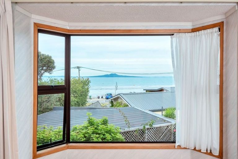 Photo of property in 2/30 Manly Esplanade, Browns Bay, Auckland, 0630