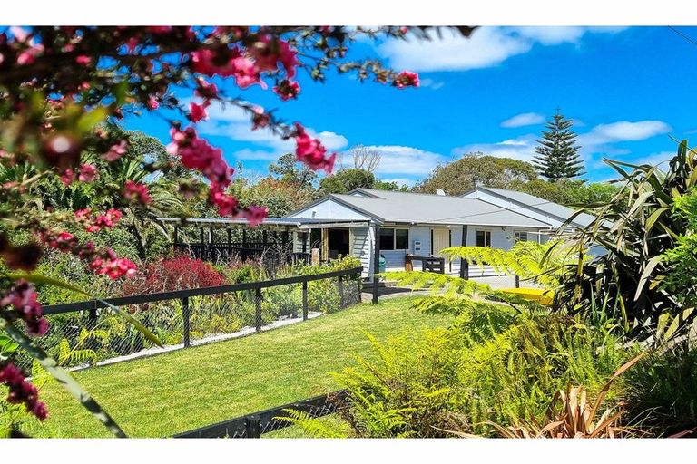 Photo of property in 57 Hauraki Road, Leigh, Warkworth, 0985