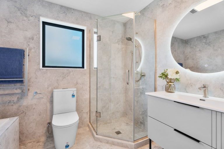 Photo of property in 1/33 Elizabeth Drive, West Harbour, Auckland, 0618