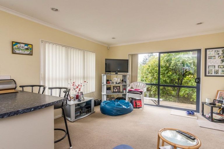 Photo of property in 4301 Great North Road, Glendene, Auckland, 0602