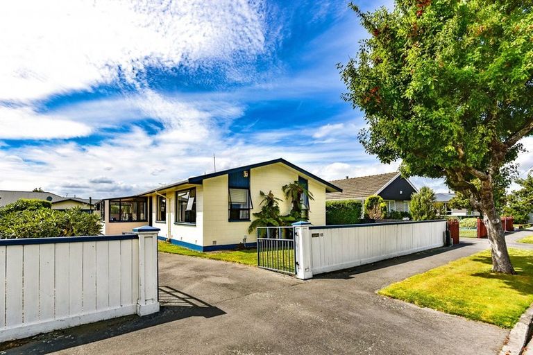 Photo of property in 65 Farquhars Road, Redwood, Christchurch, 8051