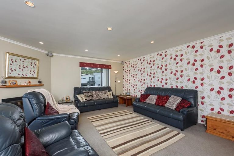 Photo of property in 20 Arahiwi Grove, Tirohanga, Lower Hutt, 5010