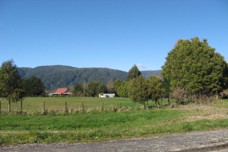 Photo of property in 36-38 Fraser Street, Ross, 7812