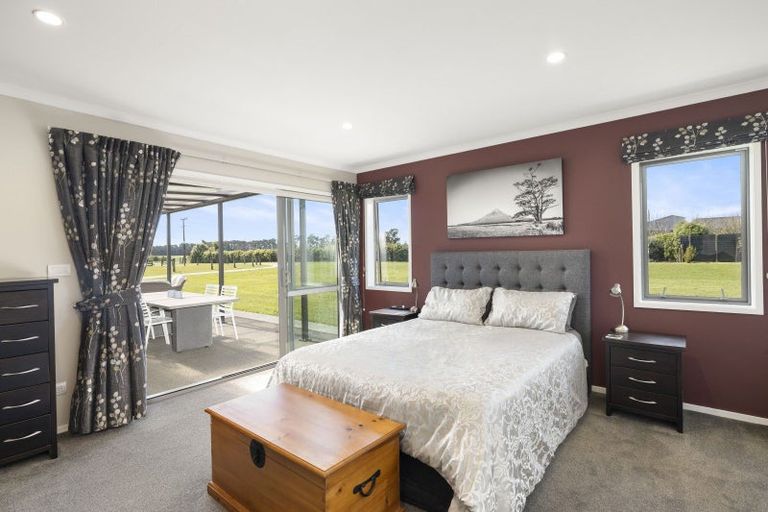 Photo of property in 250 Hughes Line, West Taratahi, Masterton, 5887