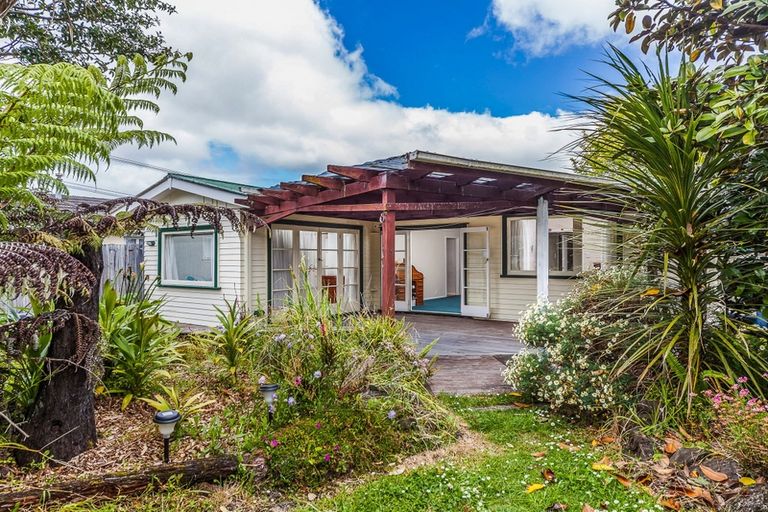 Photo of property in 29 Strid Road, Te Atatu South, Auckland, 0610