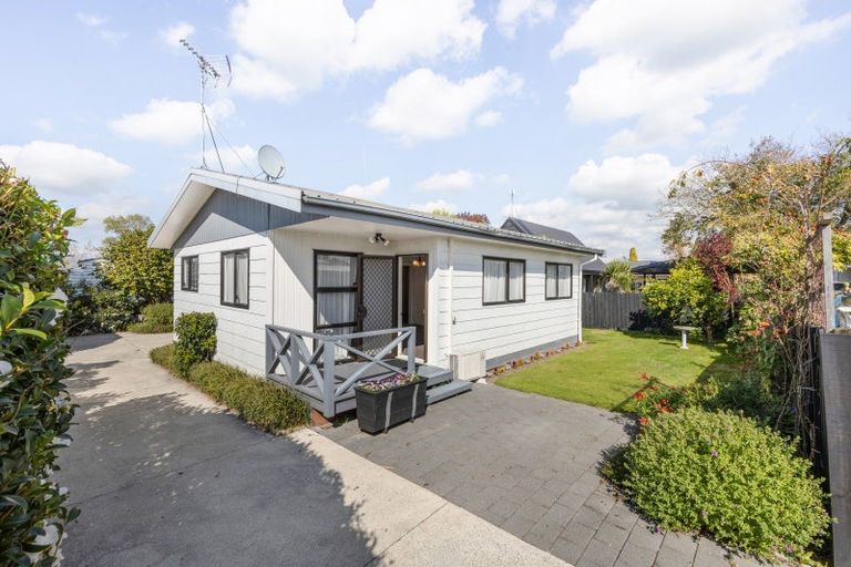 Photo of property in 35 Collins Road, Melville, Hamilton, 3206