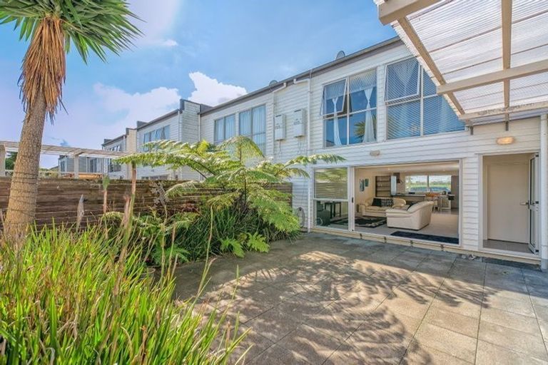 Photo of property in 24 Zabeel Crescent, Takanini, 2112