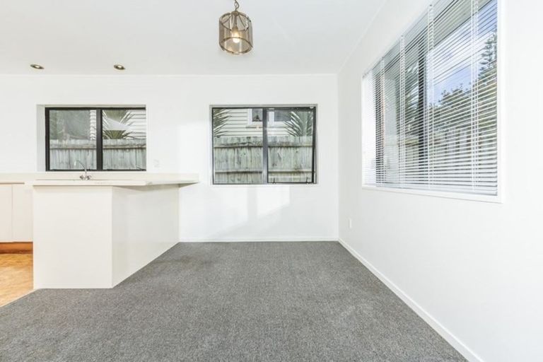 Photo of property in 60a Tiroroa Avenue, Te Atatu South, Auckland, 0610