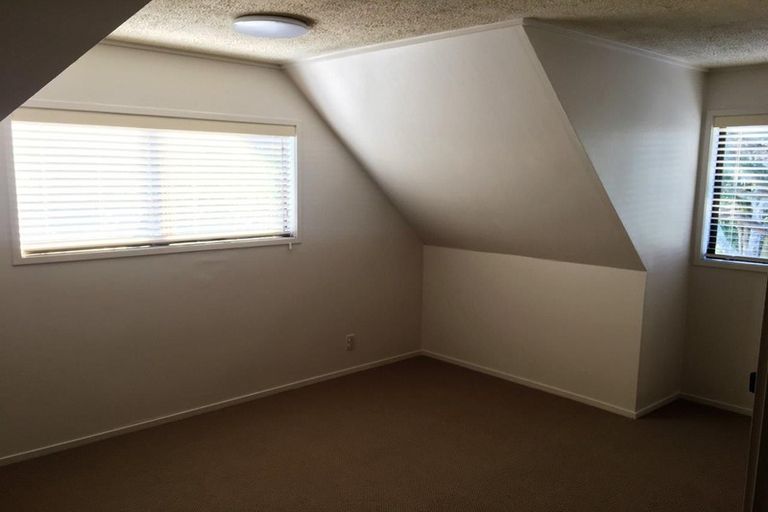 Photo of property in 2 Yarra Place, Botany Downs, Auckland, 2010