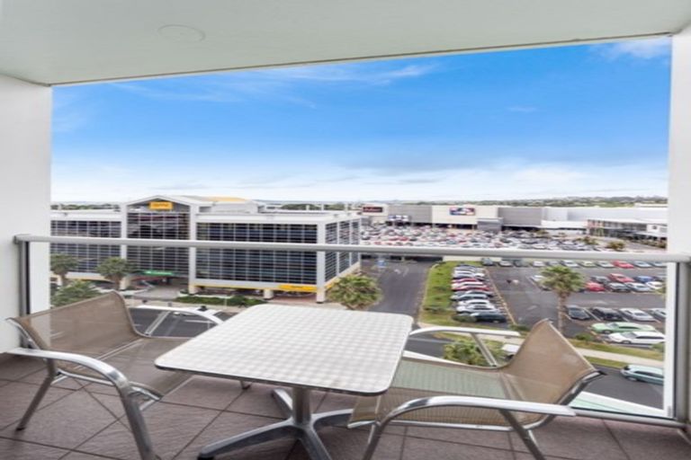 Photo of property in Proximity Apartments, 402/17 Osterley Way, Manukau, Auckland, 2104