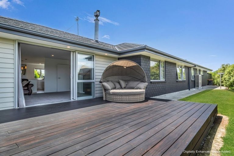 Photo of property in 17 Westwood Drive, Aokautere, Palmerston North, 4471