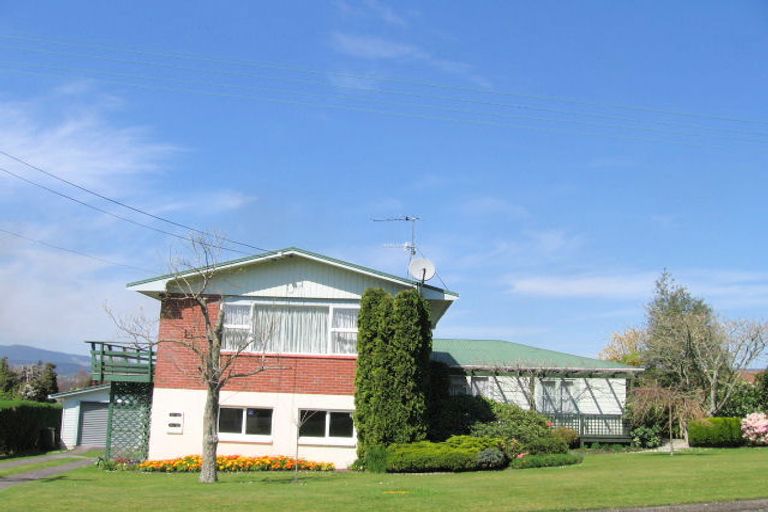 Photo of property in 6 Inverness Road, Western Heights, Rotorua, 3015