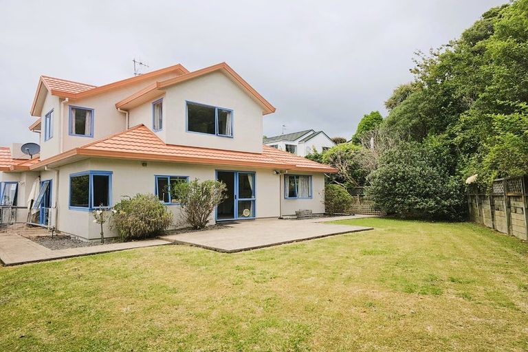 Photo of property in 7 Lanyon Place, Whitby, Porirua, 5024