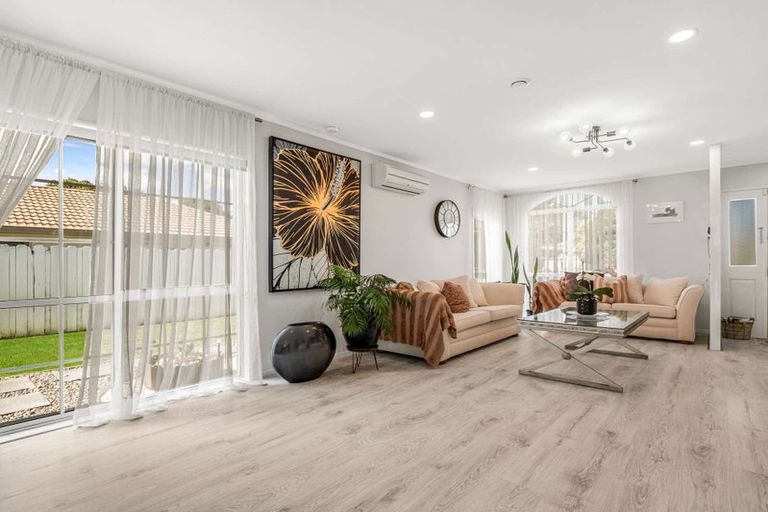 Photo of property in 52 Riverton Drive, Randwick Park, Auckland, 2105