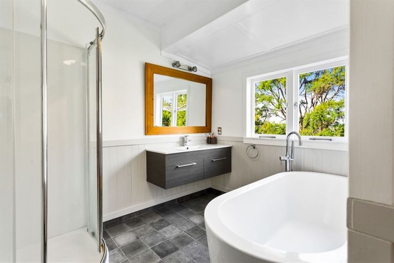 Photo of property in 71 Coulter Road, Henderson Valley, Auckland, 0614