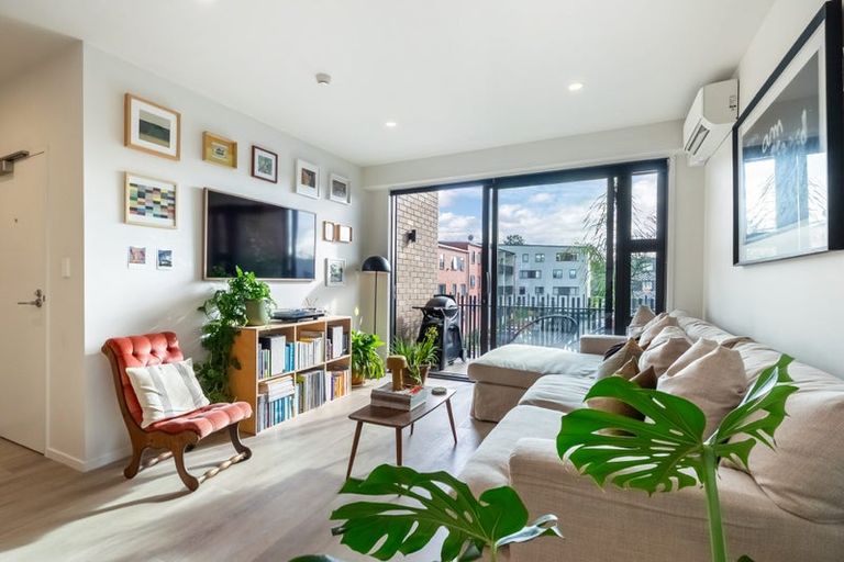 Photo of property in 201/2b Matatiki Street, Northcote, Auckland, 0627