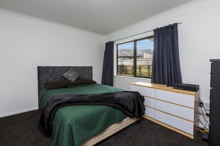 Photo of property in 32 Percy Kinsman Crescent, Riverstone Terraces, Upper Hutt, 5018