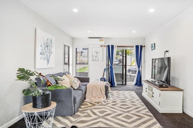 Photo of property in 1 Arataki Way, Glen Eden, Auckland, 0602