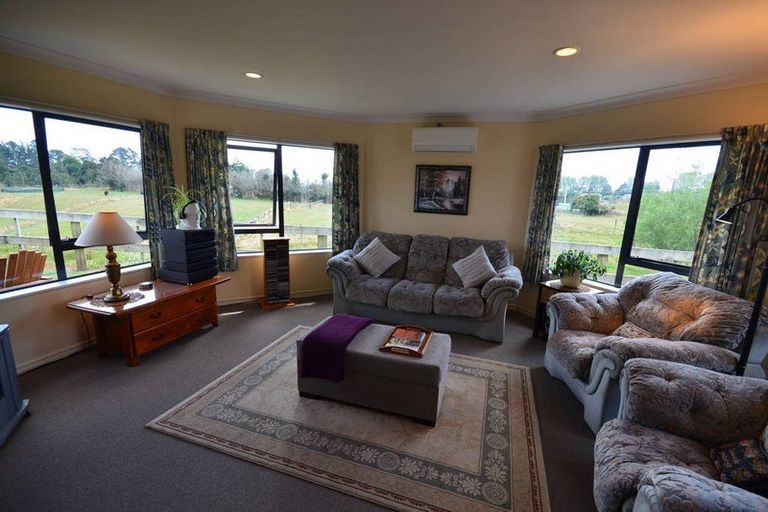 Photo of property in 33 Belk Road South, Omanawa, 3173