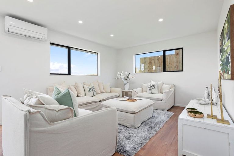 Photo of property in 85b Lake Panorama Drive, Henderson Valley, Auckland, 0614