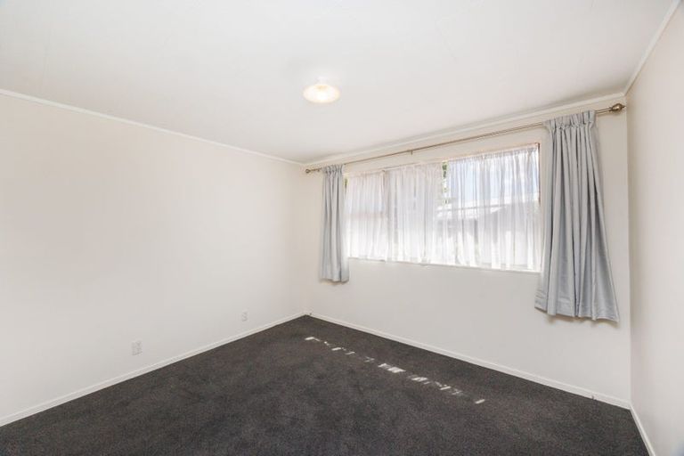 Photo of property in 3 Escort Grove, Awapuni, Palmerston North, 4412