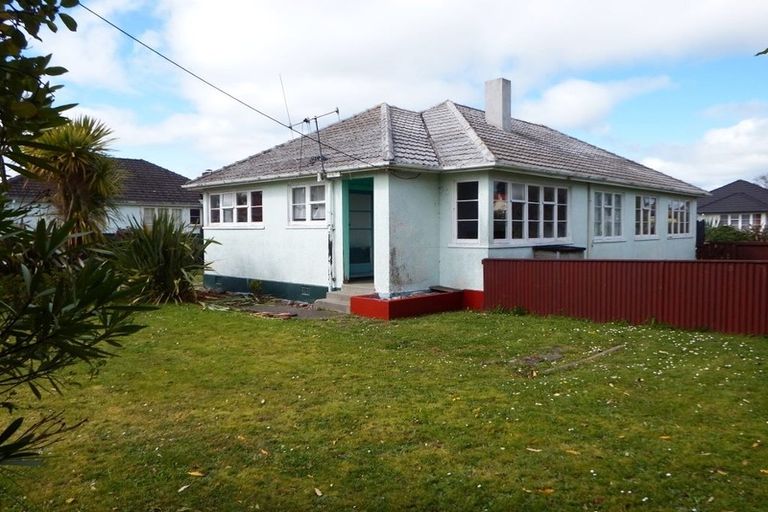 Photo of property in 2 Lambert Street, Marton, 4710