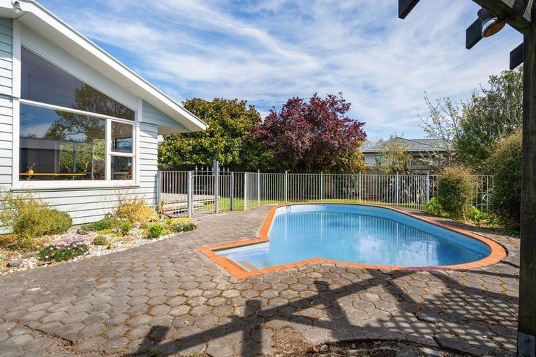 Photo of property in 17 Glenrowan Avenue, Avondale, Christchurch, 8061