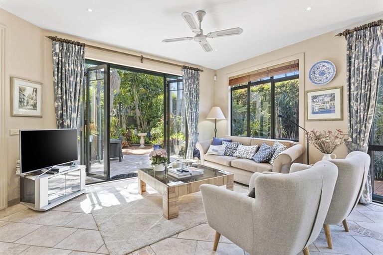 Photo of property in 6a Cecil Road, Milford, Auckland, 0620
