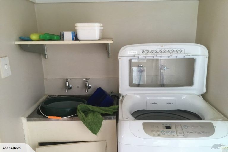 Photo of property in 32 Colchester Crescent, Newlands, Wellington, 6037