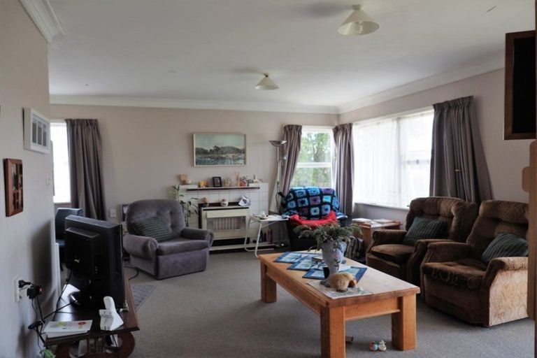 Photo of property in 6 Selwyn Street, Levin, 5510
