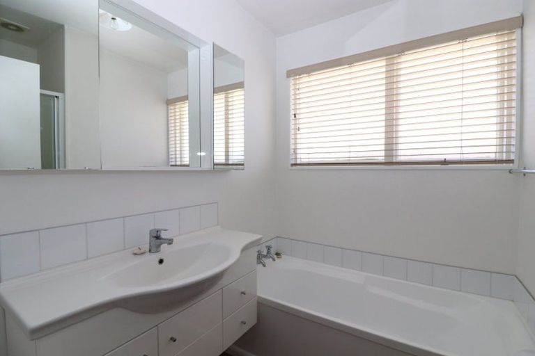 Photo of property in 5 Davidson Crescent, Hornby, Christchurch, 8042