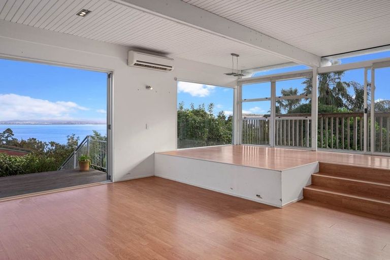 Photo of property in 28 Mayall Avenue, Beach Haven, Auckland, 0626