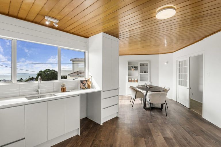 Photo of property in 1/3 Garadice Road, Rothesay Bay, Auckland, 0630