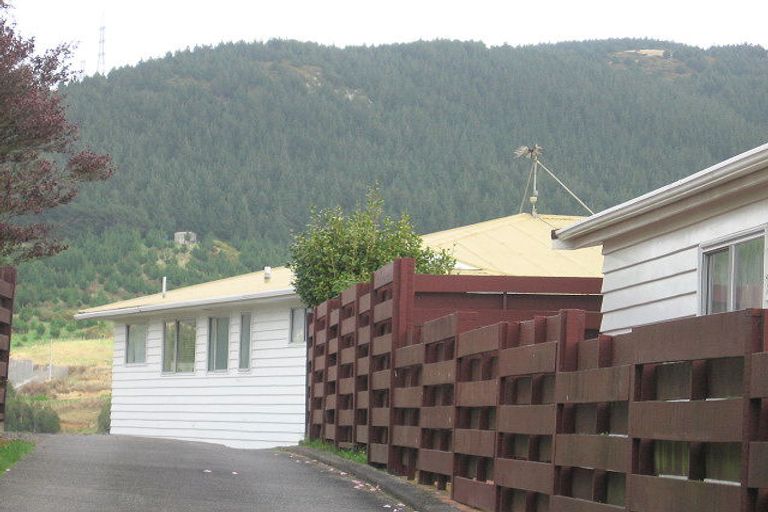 Photo of property in 94a Taylor Terrace, Tawa, Wellington, 5028