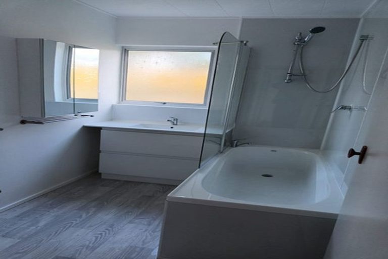 Photo of property in 18 Otaika Road, Woodhill, 0110