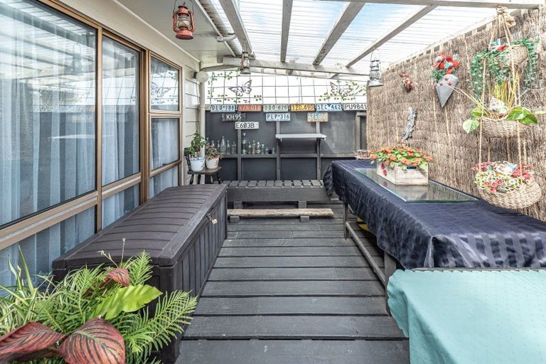 Photo of property in 102 Hinau Street, Castlecliff, Whanganui, 4501