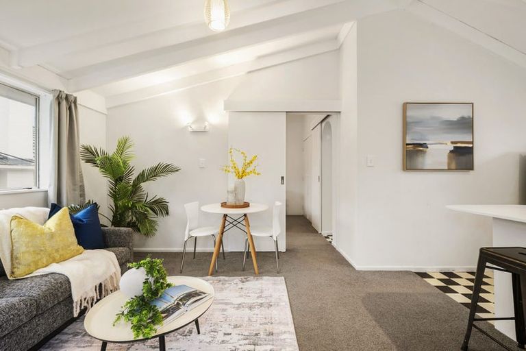 Photo of property in 24/125 Queens Drive, Lyall Bay, Wellington, 6022