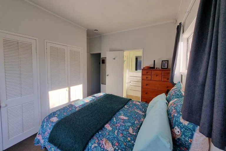 Photo of property in 24a Penning Road, Castor Bay, Auckland, 0620