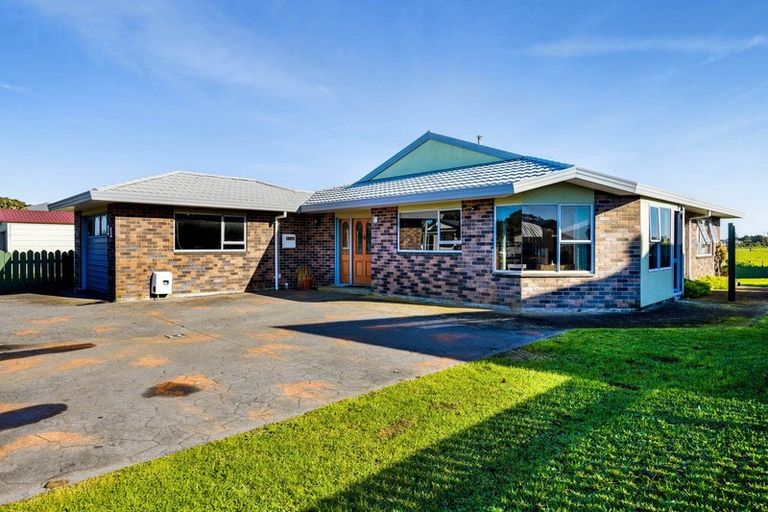 Photo of property in 11 Ponderosa Place, Opunake, 4616