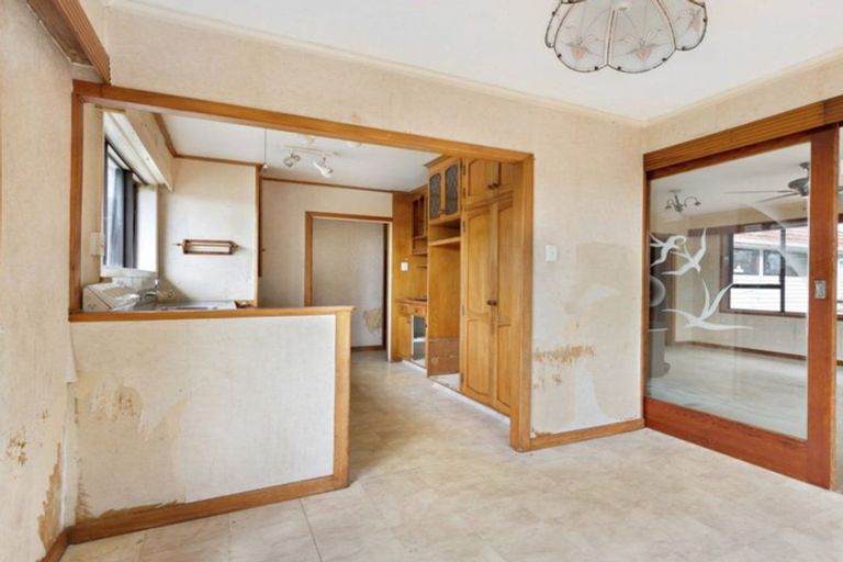 Photo of property in 19 Humphrey Kemp Avenue, Henderson, Auckland, 0612