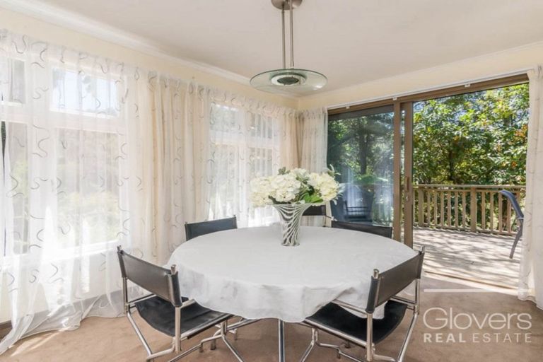 Photo of property in 23 Wood Bay Road, Titirangi, Auckland, 0604