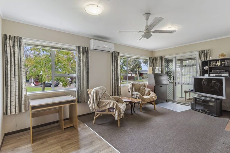 Photo of property in 1/6 Honey Place, Weymouth, Auckland, 2103