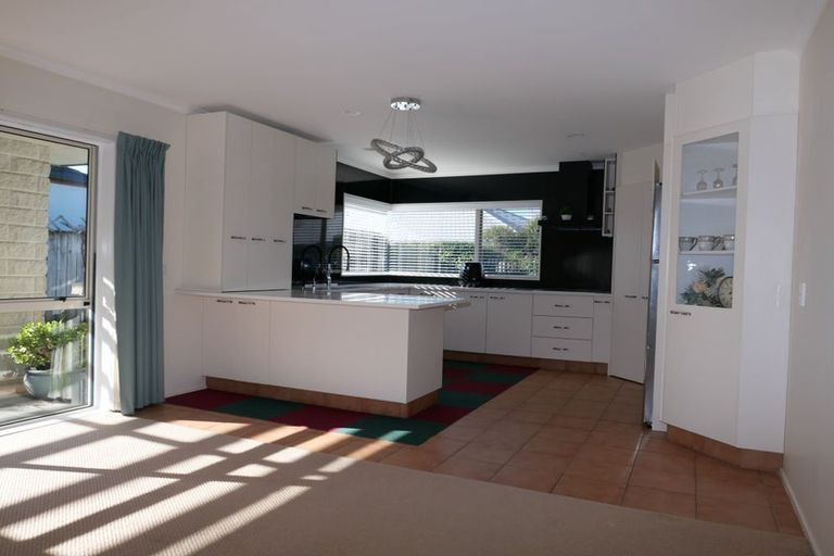 Photo of property in 69 Guildford Drive, Paraparaumu, 5032