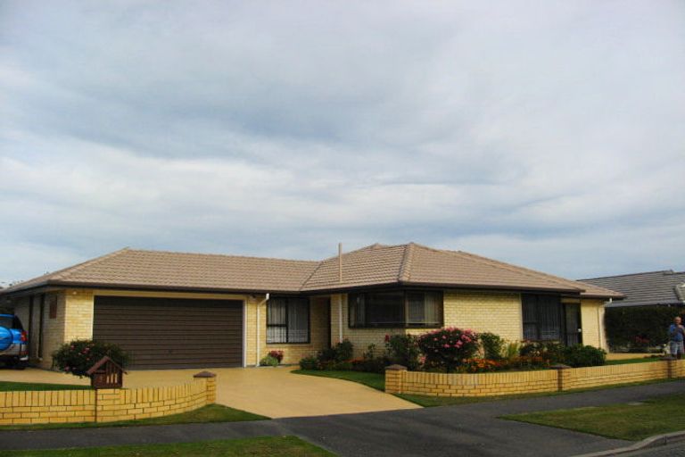 Photo of property in 1/3 Showgate Avenue, Sockburn, Christchurch, 8042