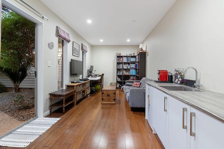 Photo of property in 18 Stevensons Crescent, Albany Heights, Albany, 0793
