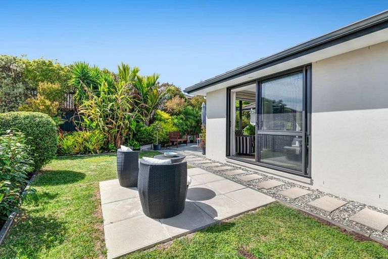 Photo of property in 33 Riverleigh Drive, Snells Beach, 0920
