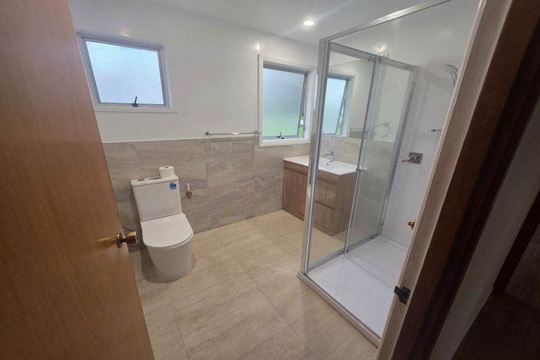 Photo of property in 2/56 Lavery Place, Sunnynook, Auckland, 0632