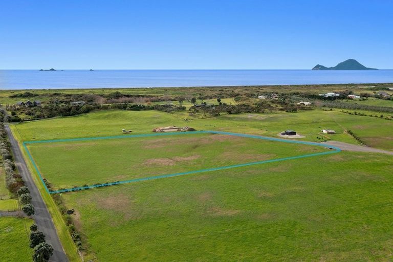 Photo of property in 31 Coast Lane, Thornton, 3194