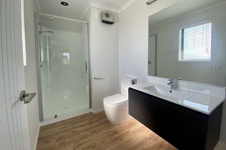 Photo of property in 16 Austin Reid Avenue, Carterton, 5713