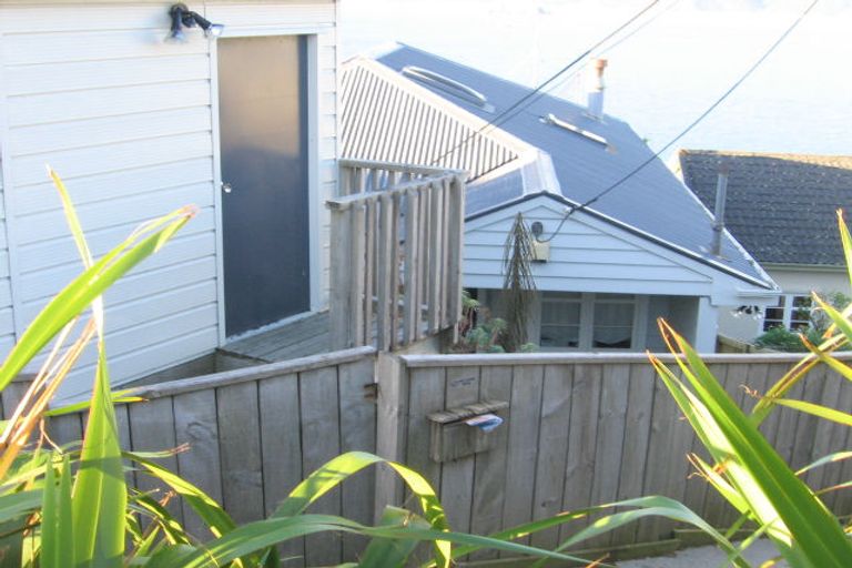 Photo of property in 1 Tai Paku Paku Road, Karaka Bays, Wellington, 6022
